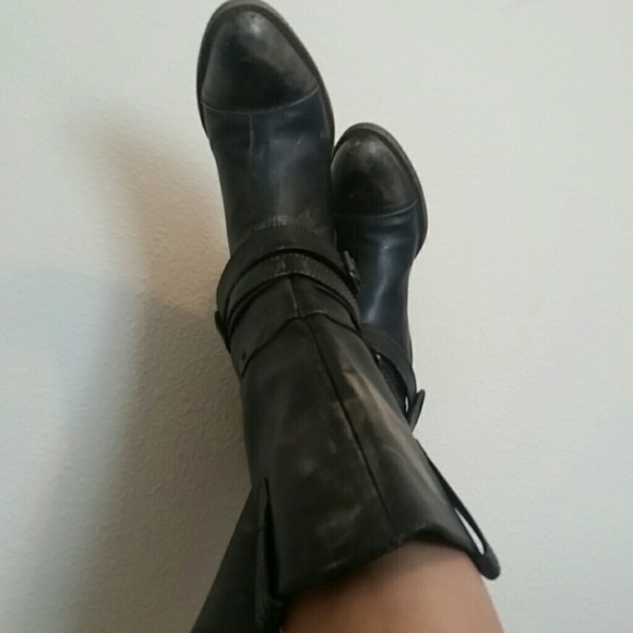 Distressed cowgirl boots - Picture 3 of 8